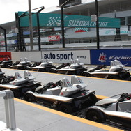Circuit Challengerは最先端のEVマシンで鈴鹿サーキットを走ることができる。