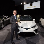 2016ワールドグリーンカー賞を受賞したトヨタMIRAI（ニューヨークモーターショー16）