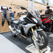 BMWブースの展示（東京モーターサイクルショー16）