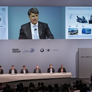 BMW iネクストを発表するBMWグループ首脳
