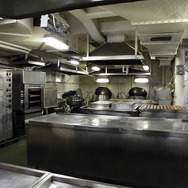南極観測船「しらせ」の調理室（「SHIRASE5002ツアー＆サッポロビール千葉工場・黒ラベルツアー」内覧会、4月7日）