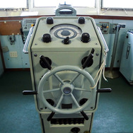 南極観測船「しらせ」の操舵室（「SHIRASE5002ツアー＆サッポロビール千葉工場・黒ラベルツアー」内覧会、4月7日）