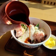 鳥取大砂丘の食堂にて若松葉カニ丼を食す。美味であった。