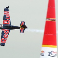 カービー・チャンブリス選手はこれまでに開催されたレッドブル・エアレースの全シーズンに参加している唯一のパイロットとなった。
