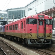 8月で引退するお座敷車両「ふるさと」。キハ40系気動車3両を改造した。