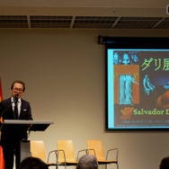 展覧会の内容を説明する国立新美術館の南雄介副館長