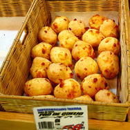 茨城県常総市水海道のスーパーマーケット。ポンデケイジョ（Pao de queijo）