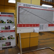 乗り方の案内と時刻表（ゴンダングディア駅）