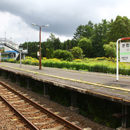石勝線 川端駅。旧型客車の姿も