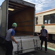 東京メトロ有楽町線～東武東上線で荷物輸送の実証実験が行われる。写真はトラックの搬出入イメージ。