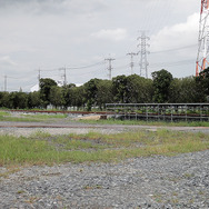 東武南栗橋管区内のSL検修庫。試運転線や仮設ホームなども出現し始めた。