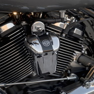 ハーレーの新作エンジン『ミルウォーキーエイト107』(排気量1,745cc)を積む2017年式ロードグライドスペシャル。