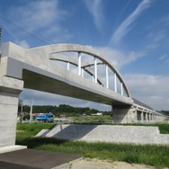 坂元駅：新駅の北側にある坂元川橋りょう。