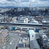工事中の淡路駅。少し離れたところに阪急の淡路駅がある。