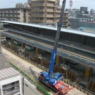 野江駅の工事の様子。4駅は全て相対式2面2線の高架駅になる。