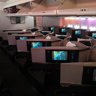 キャセイパシフィック航空B747の最終運航（羽田→香港、10月1日）を担ったB747（B-HUJ）。ビジネスクラス（C）