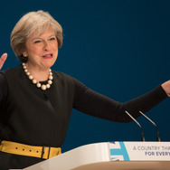 英保守党党大会に登壇したメイ首相（10月2日、バーミンガム）　(c) Getty Images