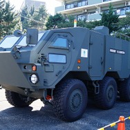 防衛装備庁・陸上装備研究所の一般公開において、開発中の「軽量戦闘車両システム」を初披露。