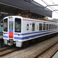 まつだい駅に到着した試運転列車。ここで定期運行の普通列車をやり過ごした。