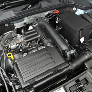 【VW ザ・ビートル 改良新型】1.4リットルエンジンの採用で300万円を切ったRライン［写真蔵］