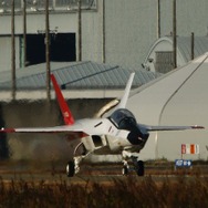 遠くにX-2の姿が見えると、岐阜基地の外周に集っていた航空ファンから歓声が上がった。