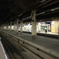 上野駅の13番線と14番線の間にある荷物ホーム（2015年8月）。『四季島』専用ホームとして再整備される。