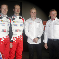 ラトバラ（左）はトヨタに移籍、ハンニネン（左から2人目）とともに来季のWRCに参戦する。右端はチームを率いるマキネン代表、右から2人目はテストドライバーのラッピ。