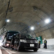 首都高速の最新設備が結集したトンネルとなっている。