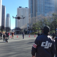 災害時のドローン活用の実証実験（2月11日、新宿中央公園）