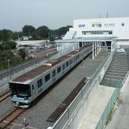 埼玉高速鉄道線の浦和美園駅。通常は使用していない臨時ホームを「酒場」にする。