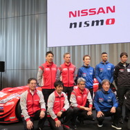 GT500王座奪還が今季の日産の使命となる（後列左端が松田次生）。