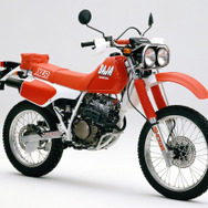 1987年のランドスポーツバイク 、ホンダ XLR BAJA(バハ)。