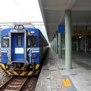 蘇澳駅で発車を待つ区間車（日本の普通列車に相当）。