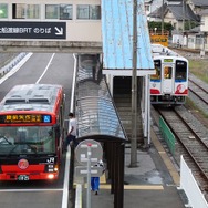 大船渡線BRT・三陸鉄道南リアス線の盛駅。4月に2回実施されるダイヤ改正で乗換時間が短縮される。