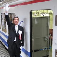 貨客混載列車は渡邉社長の合図で出発した。