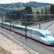 利用が好調だった北海道新幹線。今後もJR北海道の基盤として活躍しそうだが、その設備維持費用も莫大で、負担は大きい。