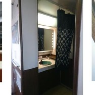 2号車HOT7030形の更新内容。写真左が座席、写真右がトイレ。洗面台（写真中）には因州中井窯の手洗い鉢とちずぶるーの藍染カーテンを備える。
