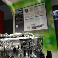 いすゞギガCNG用エンジン（人とくるまのテクノロジー展2017横浜）