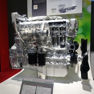 いすゞギガCNG用エンジン（人とくるまのテクノロジー展2017横浜）