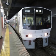 区間別輸送密度が最も大きかった鹿児島本線小倉～博多間はJR九州発足時に比べ2割ほど増えている。写真は博多駅。