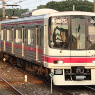 京王相模原線の列車。2018年3月に加算運賃の引下げが実施される。