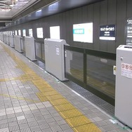 千里中央駅に整備されたホームドア。9月9日から使用を開始する。