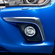 トヨタ ハイラックス Z LEDフロントフォグランプ/フロントバンパーL字ガーニッシュ（メッキ加飾）