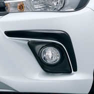 トヨタ ハイラックス X ハロゲンフロントフォグランプ/フロントバンパーL字ガーニッシュ（ブラック塗装）