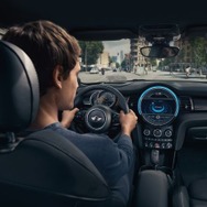 BMWとMINI全車に搭載されるアマゾンのAI音声アシスト「アレクサ」