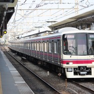 京王電鉄の8000系。