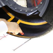 Conti Sense。タイヤの電導率を高めて、タイヤ全体を回路として利用する。