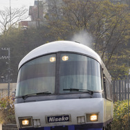 倶知安まで特急で運行する上りラストラン列車。「Niseko」の文字は一時消えていたが、ラストランを控えて復活した。函館本線小樽～塩谷。2017年11月3日撮影。