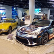 静岡磐田のヤマハコミュニケーションプラザに展示されている、トヨタ2000GTとレクサスLFA