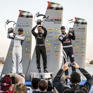 「レッドブル・エアレース・ワールドチャンピオンシップ」2018の開幕戦アブダビの表彰式
